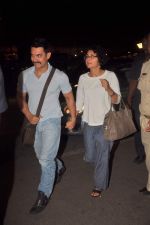 Aamir Khan, Kiran Rao snapped at airport on 27th Oct 2011 (2).JPG