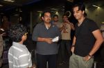 Salim Merchant, Shankar Mahadevan snapped at airport on 27th Oct 2011 (23).JPG