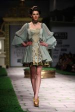 Model walk the ramp for Shantanu Goenka at Wills India Fashion Week 2011 on 10th Oct 2011 (116).JPG