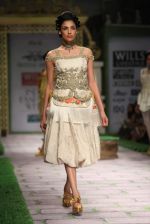 Model walk the ramp for Shantanu Goenka at Wills India Fashion Week 2011 on 10th Oct 2011 (125).JPG
