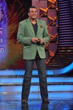 Sanjay Dutt on the sets of Big Boss 5 in Lonavala, Mumbai on 29th Oct 2011 (64).JPG