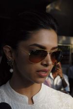 Deepika Padukone snapped after they return from F1 held at Delhi on 31st Oct 2011 (10).JPG