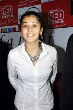 Taapsee Pannu attends Red FM promoting Mogudu movie on 28th October 2011 (43).JPG