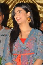 Shruti Haasan attends 7th Sense Movie Team at Devi 70MM Theatre on 31st October 2011 (1).JPG