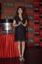 Madhuri Dixit launches Olay anti ageing cream in J W Marriott on 2nd Nov 2011 (14).JPG