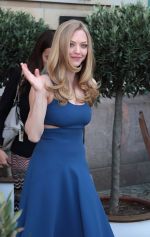 Amanda Seyfried arrives for _In Time_ Berlin Photocall in Hotel Adlon on November 2nd, 2011 (3).jpg