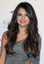 Selena Gomez arrived at Stars 2011 Gala to Benefit the Fulfillment Fund in Beverly Hilton Hotel, 9876 Wilshire Boulevard on November 1st, 2011 (2).jpg