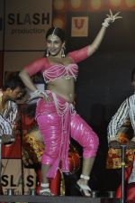 Vidya Balan at the Audio release of The Dirty Picture at Inorbit Mall, Malad on 4th Nov 2011 (68).JPG