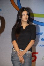 Shruti Hassan attends Oh My Friend Movie Triple Platinum Disc Function on 5th November 2011 (7).JPG