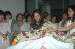 Tina Ambani at Bhupen Hazrika_s prayer meet in Kokilaben Hospital on 6th Nov 2011 (8).JPG