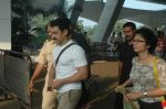 Aamir Khan, Kiran Rao sanpped at Mumbai Airport on 7th Nov 2011 (22).JPG