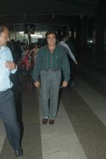 Raj Babbar sanpped at Mumbai Airport on 7th Nov 2011 (11).JPG
