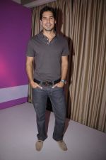 Dino Morea jugdes Gold_s Gym_s Fit & Fab 2011 in Sun N Sand on 8th Nov 2011 (13).JPG