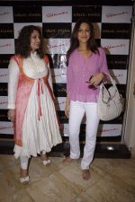 Sonali Bendre at Shaina NC new collection launch in Haus Khaz on 8th Nov 2011 (32).JPG