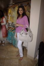 Sonali Bendre at Shaina NC new collection launch in Haus Khaz on 8th Nov 2011 (35).JPG