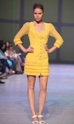 Model walks the ramp for Riddhi Siddhi at Dubai fashion week on 9th Nov 2011 (11).jpg
