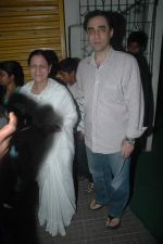 Faisal Khan with his mom at Rockstars special screening in Ketnav, Mumbai on 10th Nov 2011 (14).JPG