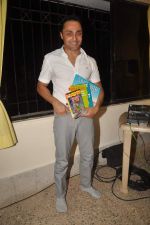 Rahul Bose at Celebrate Bandra book reading for kids in D Monte Park on 12th Nov 2011 (36).JPG