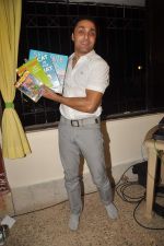 Rahul Bose at Celebrate Bandra book reading for kids in D Monte Park on 12th Nov 2011 (40).JPG