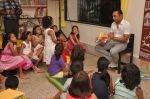 Rahul Bose at Celebrate Bandra book reading for kids in D Monte Park on 12th Nov 2011 (8).JPG