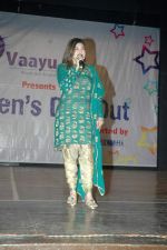 Alka Yagnik at children_s day celebrations in Bhaidas Hall on 14th Nov 2011 (22).JPG