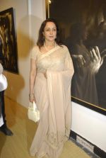 Hema Malini at Sudip Roy_s art exhibition in Jehangir on 14th Nov 2011 (20).JPG