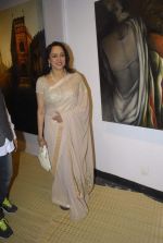 Hema Malini at Sudip Roy_s art exhibition in Jehangir on 14th Nov 2011 (3).JPG