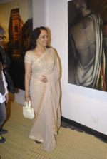 Hema Malini at Sudip Roy_s art exhibition in Jehangir on 14th Nov 2011 (4).JPG