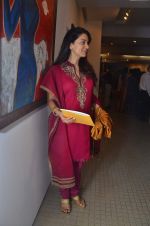 Juhi Chawla at Bharat Tripathi_s art exhibition in Musuem Art Gallery on 14th Nov 2011 (47).JPG