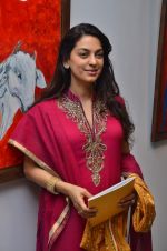 Juhi Chawla at Bharat Tripathi_s art exhibition in Musuem Art Gallery on 14th Nov 2011 (48).JPG