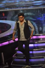 Sachin Pilgaonkar on the sets of Star Ya Rockstar in Famous on 15th Nov 2011 (52).JPG