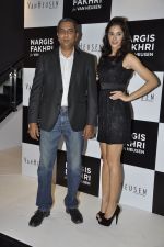 Nargis fakhri is Van Heusen brand Ambassador in Mumbai on 16th Nov 2011 (33).JPG