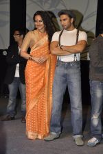 Ranveer Singh and Sonakshi Sinha at the launch of movie Lootera in Yashraj Studio, Mumbai on 16th Nov 2011 (34).JPG