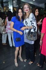 at Gehna Jewellers event in Bandra, Mumbai on 16th Nov 2011 (60).JPG
