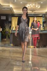 Alecia Raut at Tanishq showcases MIA collection in Andheri, Mumbai on 17th Nov 2011 (54).JPG