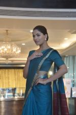 Parvathy Omnakuttan at Tanishq showcases MIA collection in Andheri, Mumbai on 17th Nov 2011 (47).JPG