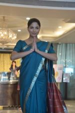 Parvathy Omnakuttan at Tanishq showcases MIA collection in Andheri, Mumbai on 17th Nov 2011 (54).JPG
