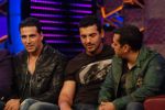 Akshay Kumar, John Abraham, Salman Khan on the sets of Big Boss 5 on 18th Nov 2011 (86).JPG