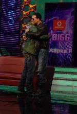 Akshay Kumar, Salman Khan on the sets of Big Boss 5 on 18th Nov 2011 (37).JPG