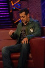 Salman Khan on the sets of Big Boss 5 on 18th Nov 2011 (94).JPG