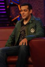 Salman Khan on the sets of Big Boss 5 on 18th Nov 2011 (95).JPG