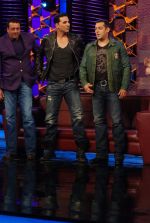 Sanjay Dutt, Akshay Kumar, Salman Khan on the sets of Big Boss 5 on 18th Nov 2011 (66).JPG