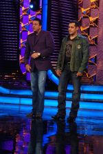 Sanjay Dutt, Salman Khan on the sets of Big Boss 5 on 18th Nov 2011 (28).JPG