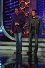 Sanjay Dutt, Salman Khan on the sets of Big Boss 5 on 18th Nov 2011 (29).JPG