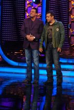 Sanjay Dutt, Salman Khan on the sets of Big Boss 5 on 18th Nov 2011 (33).JPG