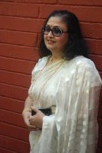 Leena Chandavarkar at Ruma Devi_s birthday in Juhu, Mumbai on 21st Nov 2011 (66).JPG