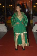 at Designer Aarti Gupta showcases her collection in Wedding Cafe on 23rd Nov 2011 (10).JPG