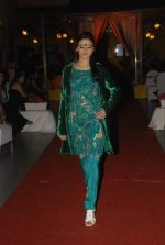 at Designer Aarti Gupta showcases her collection in Wedding Cafe on 23rd Nov 2011 (11).JPG