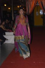 at Designer Aarti Gupta showcases her collection in Wedding Cafe on 23rd Nov 2011 (15).JPG