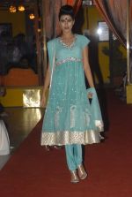 at Designer Aarti Gupta showcases her collection in Wedding Cafe on 23rd Nov 2011 (20).JPG